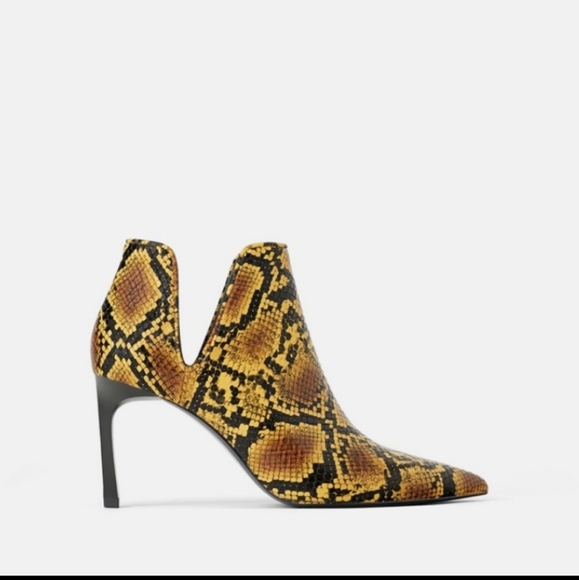 Zara Shoes - ZARA TRAFALUC YELLOW SNAKE SKIN ANIMAL PRINT BOOTIES 38